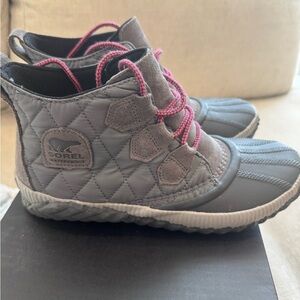 Sorel Gray Quilted rain Boots